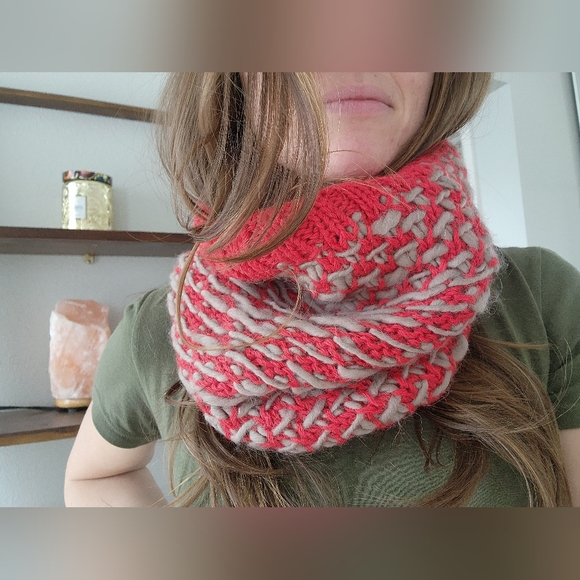 emiLime x UO Slub Knit Snood Scarf - Picture 9 of 9